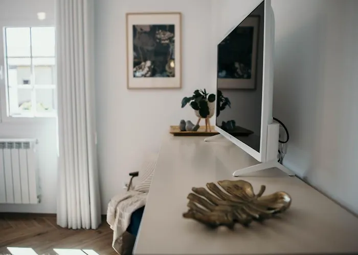 ゲストハウス Flowers & Faces 3*